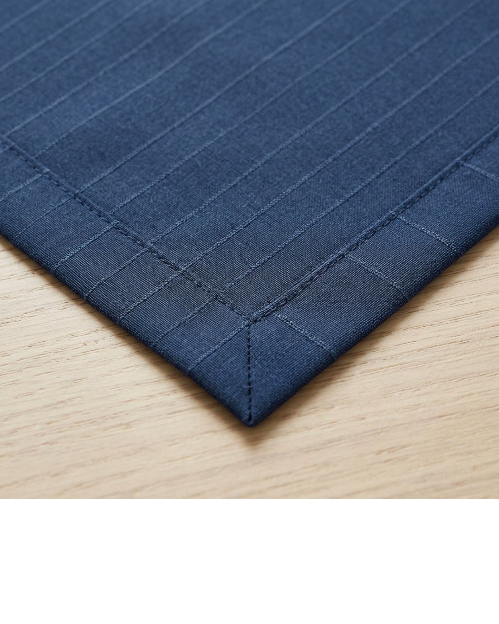 Vlyox Recycled Polyester Pinstripe Tablecloth 150 × 240 cm Midnight Blue - Detail view